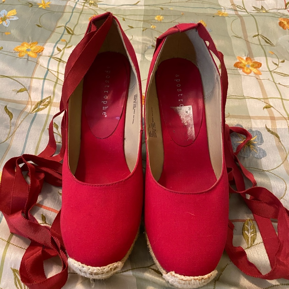 Aeropostale red wedge